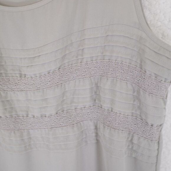 Ann Taylor Loft Medium Gray Ruffles Blouse Top Scoop Neck Sleeveless - Picture 2 of 7